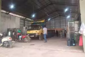 Gudang Pembuatan Lemari Kaca Diduga Belum Kantong Surat Izin.