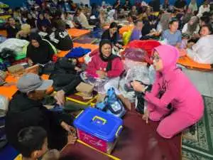 Ketua Bhayangkari Daerah Jawa Barat Salurkan Bantuan untuk Korban Longsor dan Banjir Bandang di  Desa Pasirlangu KBB