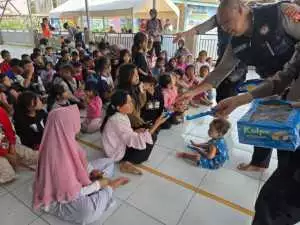 Pulihkan Trauma Psikologis Pasca Bencana, Tim Trauma Healing Polda Jabar Bantu Anak-anak Korban Longsor dan Banjir Bandang di Kabupaten Bandung Barat