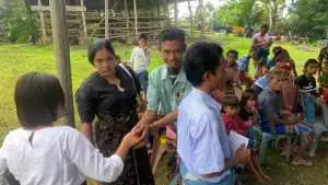 Organisasi Tokoh Pemuda Desa Watu Wona Bangun Solidaritas dan harapan: Melayat di Rumah Duka Almarhum Dominggus Monggo