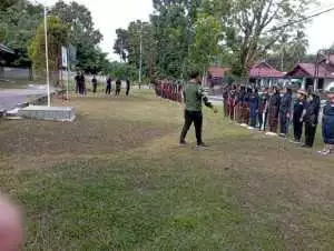 Tanamkan Nilai Disiplin,Babinsa Kodim 1016/Palangka Raya Laksanakan Pembinaan Pramuka 