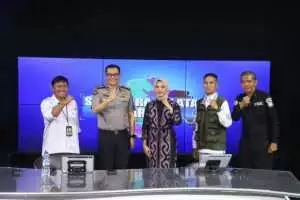 Kabid Humas Polda Sumsel,menjadi pembaca berita Warta Berita Sore Special Day HUT ke 52 TVRI Sumsel 