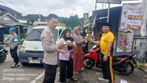 Polsek Cigudeg Gelar Jum’at Berkah Sesuai Arahan Kapolres Bogor, Kegiatan Rutin Wujud Kepedulian Sosial kepada Masyarakat