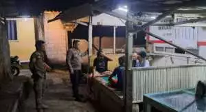 Bhabinkamtibmas Polsek Ciampea Laksanakan Kontrol Ronda Malam, Sampaikan Pesan Kamtibmas kepada Warga