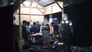 Bhabinkamtibmas Polsek Megamendung melaksanakan giat Kontrol Satkamling / Ronda malam serta sampaikan pesan Kamtibmas
