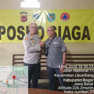 Awak media kunjungan ke kapolsek leuwiliang untuk jalin tali silaturrahmi.