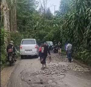 Respon Keluhan Warga, Dinas PU Kabupaten Sukabumi Lakukan Penanganan Darurat Jalan Cipanas–Kabandungan