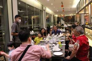 Hotel Santika Lahat Hadirkan Dinner Perayaan Imlek Bertema “Lentera Api Kuda”