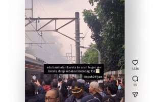 KRL Jakarta Kota-Bogor terbakar di stasiun UP