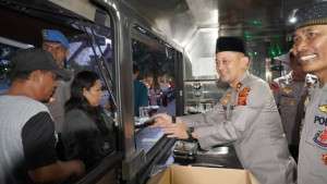 Kapolres Bogor Gelar Bagi Takjil dan Buka Bersama Mahasiswa di Pakansari