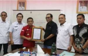 Bupati Devi Suhartoni Tanda Tangani Kesepakatan Dengan Manajemen Perusahaan Tambang