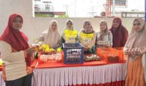 Bazar Barang Layak Pakai Gratis, Warga Serbu Kantor PKK OKU Timur