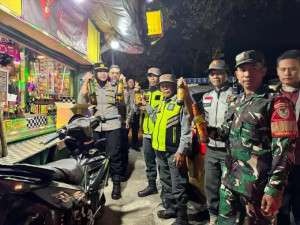 Polsek Megamendung Dalam Operasi KRYD Gabungan Berikan Rasa Aman Dibulan Suci Ramadhan Razia Miras