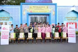 Sinergi Kapolda Sumsel dan bhayangkari:beri dukungan moril dan tali asih personel OPS ketupat 2026 disimpang 5 DPRD 