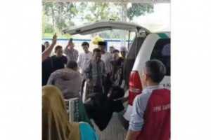 Pelaku curanmor di Sampang diamuk massa, motor dibakar
