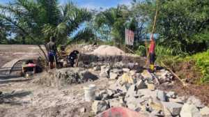 Masyarakat Gembira, Jembatan Garuda Mulai Dibangun