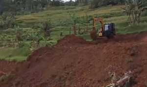 Tumpukan material dan pembangunan misterius di Gunung Dahu, Haji K mengelak 