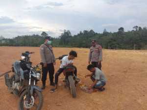 Polsek Marikit Gencar Lakukan Patroli dan Himbauan kepada Remaja yang sering kumpul di  Sekitaran akses jalan masuk ke Desa Tumbang Pahanei,Kec.Marikit.