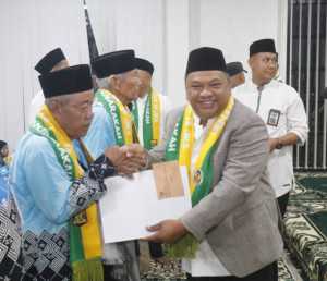 Ketua DPRD Sukabumi Lepas 62 Jemaah Haji Kloter 13, Titip Pesan Jaga Kesehatan di Tanah Suci