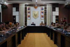 Dalam rapat koordinasi evaluasi anggaran triwulan ii ini yang disampaikan Plt walikota Hj Bertha 