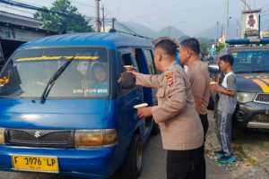 Polsek Cigudeg, Jum'at Berkah Bagikan Bubur kacang ijo dan Roti 300 porsi 