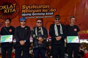 Ketua DPRD Kabupaten Sukabumi Budi Azhar Mutawali Dampingi Bupati Sukabumi H.Asep Japar Hadiri Puncak Syukuran Nelayan ke-60 Ujunggenteng
