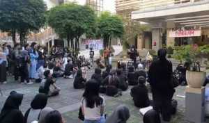Soroti ekonomi sulit, mahasiswa UGM turun ke jalan