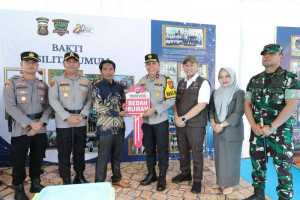 Perkuat Ketahanan Sosial, Wakapolda Sumsel Resmikan Bantuan Air Bersih dan Ratusan Paket Sembako