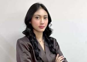 Yuenchi Arwindi, advokat cantik yang dikaitkan dengan kasus Febrie Adriansyah, ada apa dan siapa dia? 