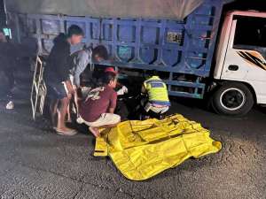 Gagal nyalip motor lain, pengendara motor jatuh dan terlindas truk di Kungklung