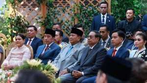 Hadiri pernikahan anak Boy Thohir, Prabowo duduk di sebelah Jokowi