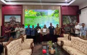 Partisipasi PT. LGI membangun lapak PKL di Lapangan Soepardi Magelang melalui dana CSR