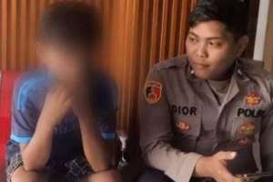 Rindu tak terbendung, bocah 10 tahun kayuh sepeda temui ayah di tahanan di Situbondo