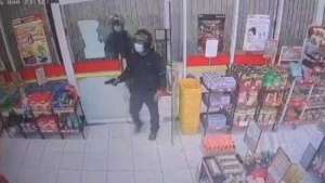 Polisi buru perampok minimarket bersenjata api di Majalengka yang terekam CCTV