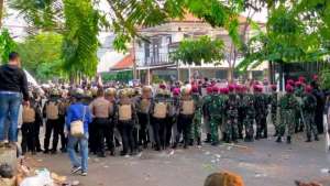Ribuan pesilat geruduk markas debt collector di Surabaya
