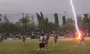 Tersambar petir saat pertandingan, pemain sepakbola Thailand tewas