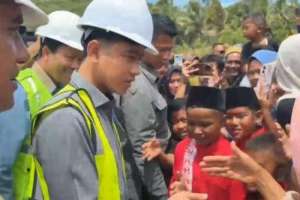 Cek infrastruktur pascabencana Aceh Tengah, Gibran disambut antusias warga