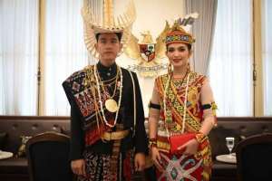 Gibran-Selvi kenakan busana Adat Rote dan Dayak Kenyah saat Upacara HUT RI