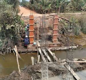 Dua Jembatan Dibangun Swadaya, Warga Muara Telang Harapkan Perhatian Pemkab Banyuasin