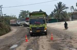 Warga RT 7 Dusun 3 Desa Telang Hentikan Aktivitas Holing dan Loading Batu Bara, Tuntut Kejelasan Bantuan Bus Sekolah
