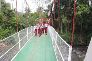 Perbaikan Jembatan Gantung Batangtura Rampung, Warga Gunung Manumpak Kini Lebih Mudah Beraktivitas