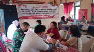 Sinergi Layani Masyarakat Perbatasan, Pos Seriang Satgas Yonarmed 13/Nanggala Gelar Pengobatan Gratis Bersama Dokter Satgas dan Tenaga Kesehatan Badau