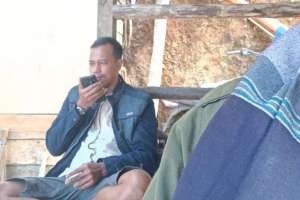 Warga dan Media Ngobar (Ngopi Bareng) di Warung Haris  