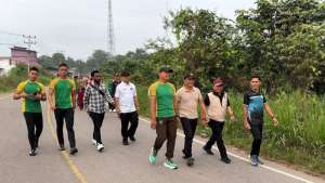 Sambut Semarak HUT Ke-81 TNI, Satgas Yonarmed 13/Nanggala Pos Kotis Gelar Rangkaian Kerja Bakti, Jalan Sehat, Senam Bersama, dan Bakti Kesehatan Perbatasan