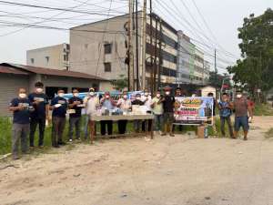 ‎Peduli Warga di Tengah Kabut Asap, KSABP Bagikan 3.000 Masker Gratis di Pekanbaru