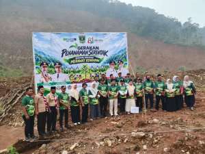 Semarak HUT ke 81 Sumbar Penenanaman 1.200 Barang Bibit Produktif Perkuat Upaya Mitigasi Bencana