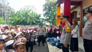Kapolsek Cibungbulang Kompol Suyoko Menerima Kunjungan dari Anak RA Yanuri