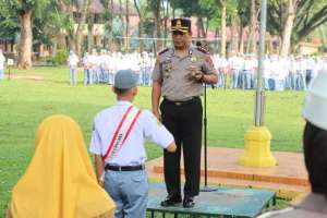 Bertindak Selaku Pembina Upacara Kapolres Pasaman Barat Beri Arahan Pada Ratusan Murid SMA 1 Pasaman