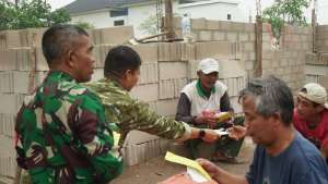 Dukung Stamina Prajurit, Satgas TMMD Terima Bantuan Kesehatan dari Komando Atas