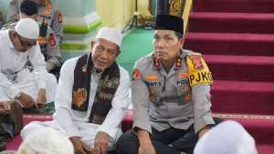 Kapolda Sumsel Salat Jumat Bersama Masyarakat di Masjid Lawang Kidul , Ajak Warga Jaga Kamtibmas